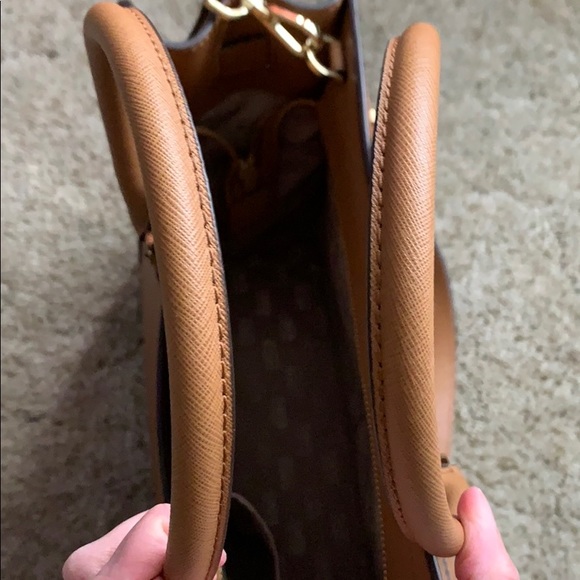 Michael Kors Handbag BEAUTIFUL!! - Picture 6 of 8